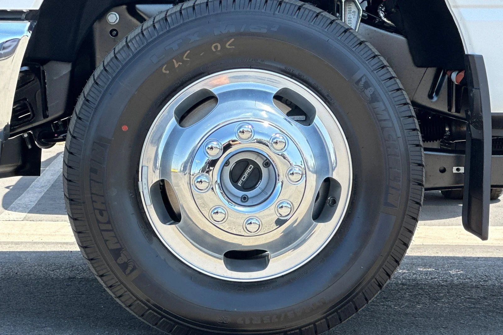 New 2026 Star White Metallic Tri-Coat Ford F-350® Lariat® image 24