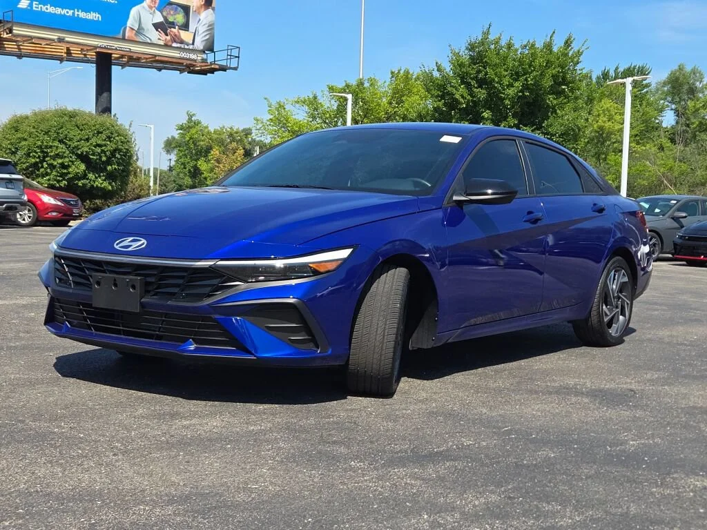 Used 2025 Blue Hyundai SEL Sport image 3