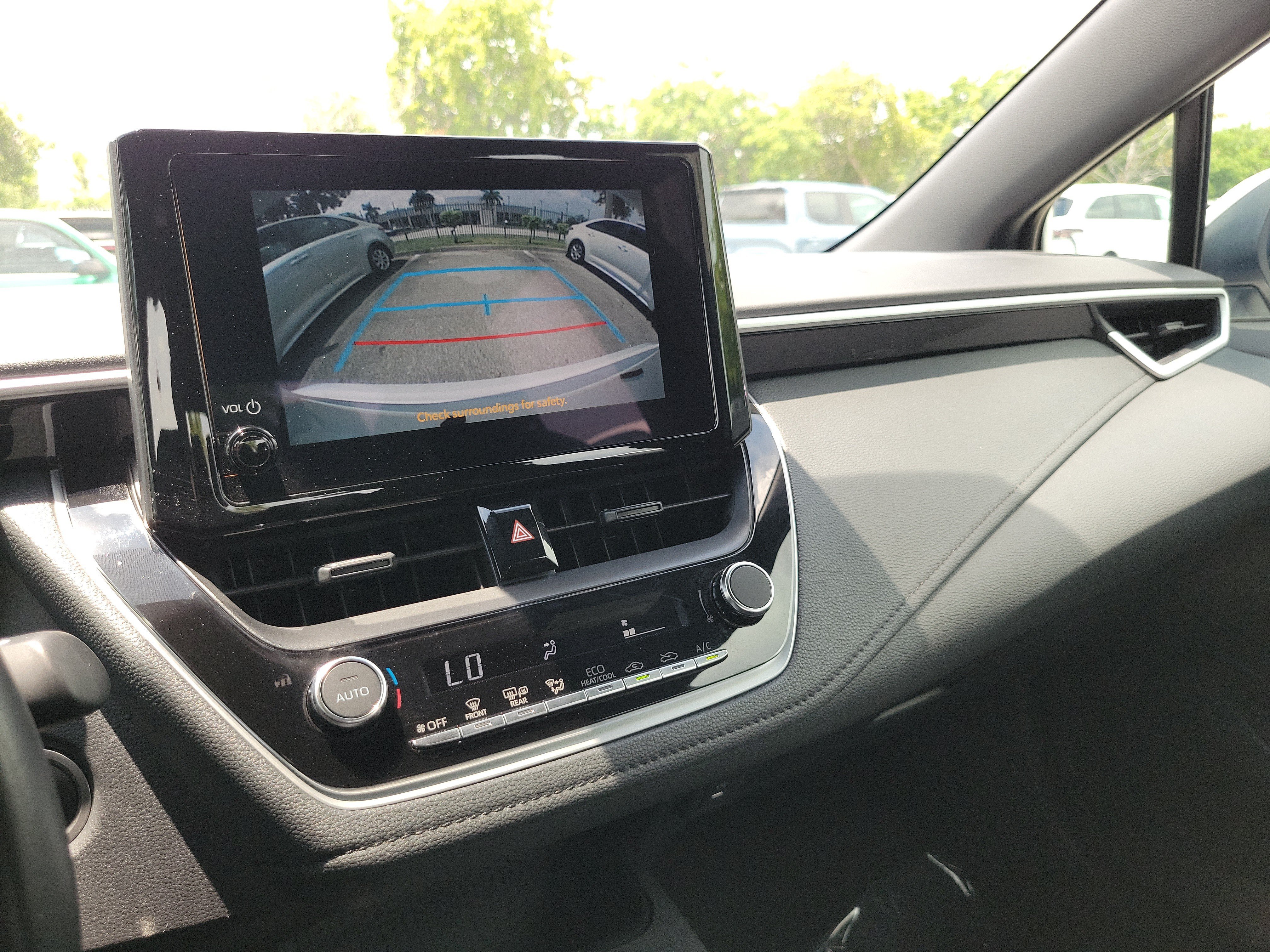 Used 2025 Pearl Toyota SE image 27