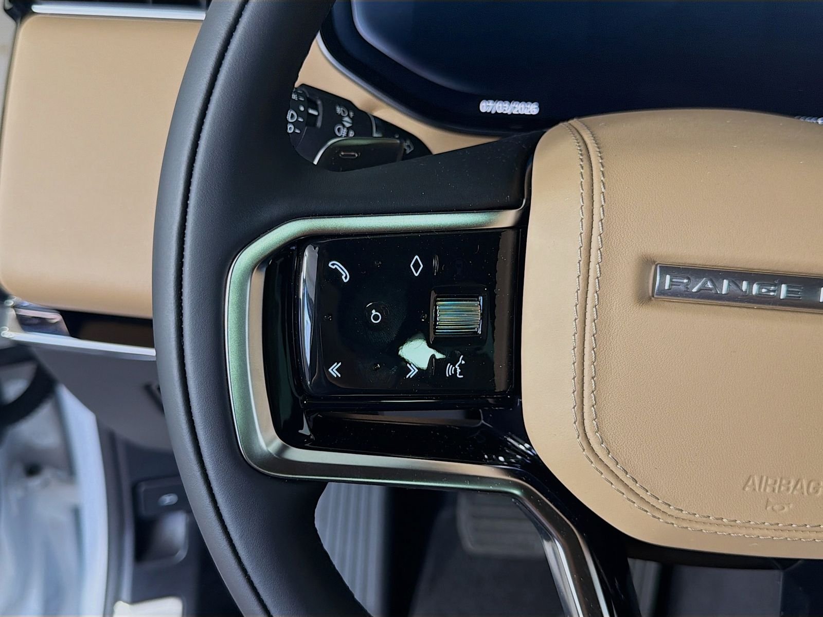 New 2026 Fuji White Land Rover SE image 12
