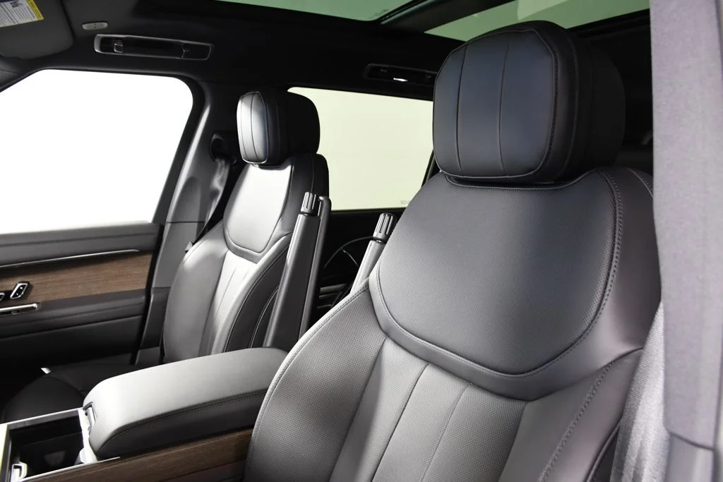 New 2026 Fuji White Land Rover SE image 16