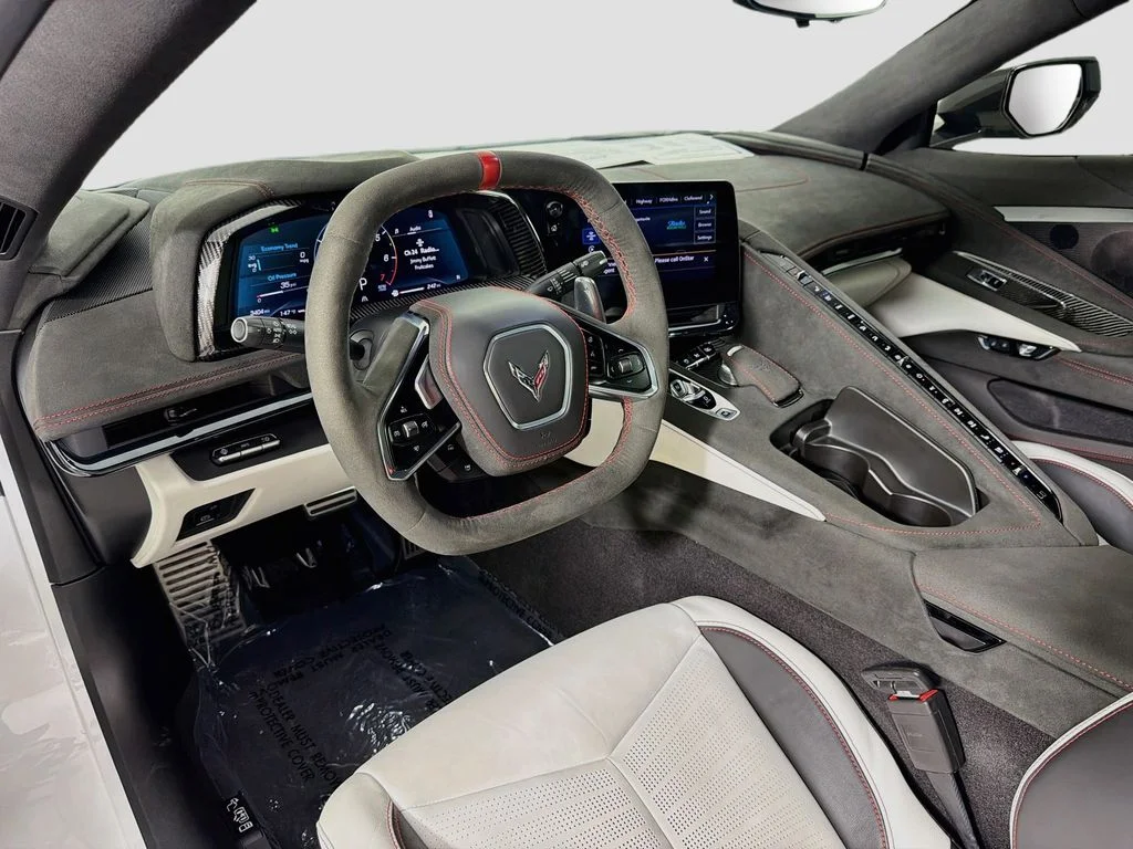 Used 2023 White Chevrolet Stingray image 9