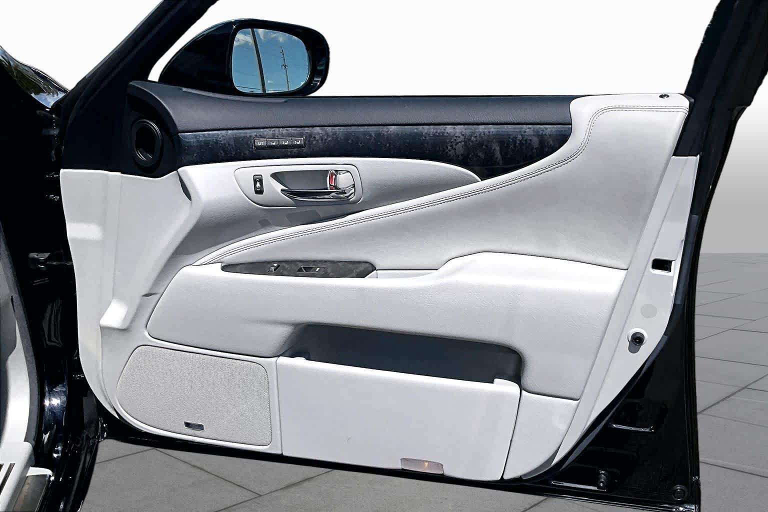 Used 2012 Obsidian Lexus  image 26