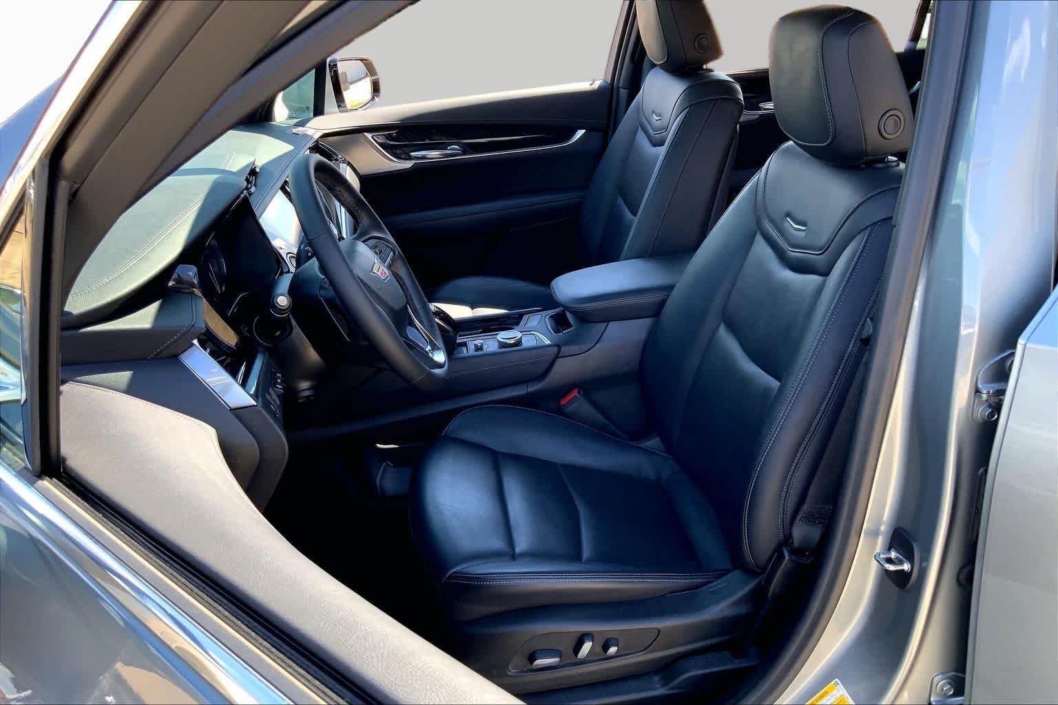 Pre-Owned 2023 Cadillac XT6 FWD Premium Luxury