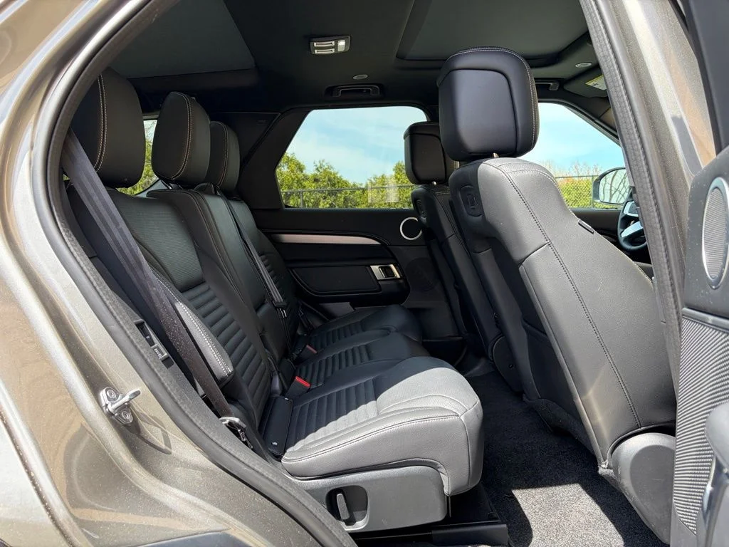 Used 2025 Silver Land Rover Dynamic SE image 17