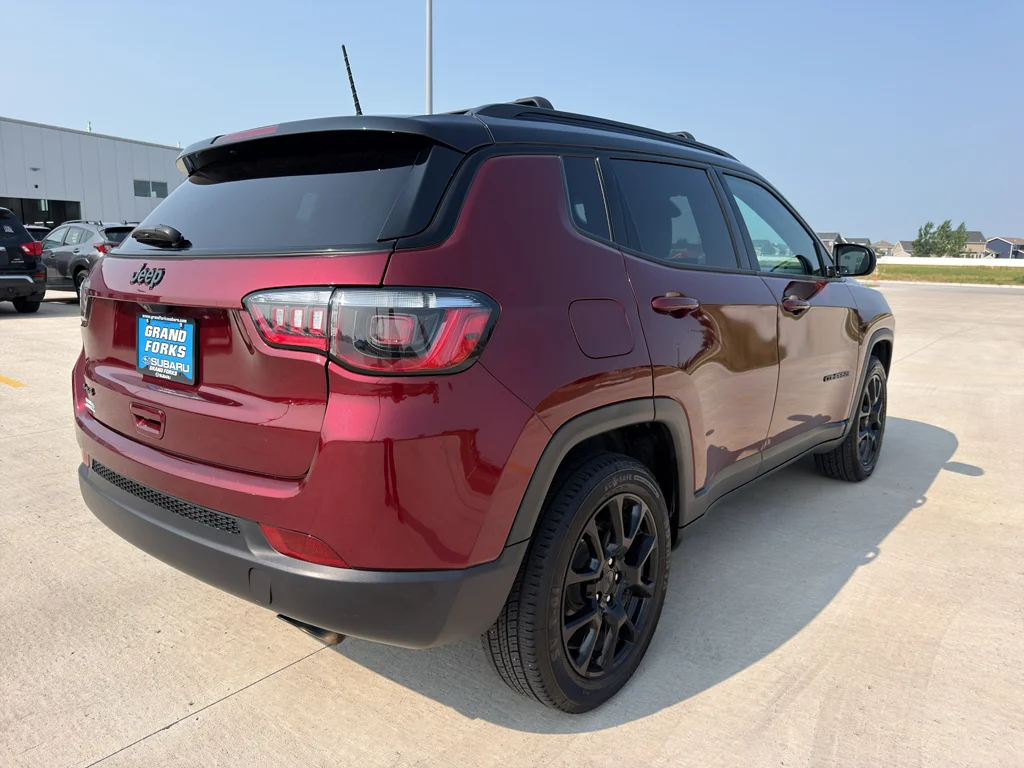 Used 2022 Velvet Red Pearl Jeep Altitude image 5