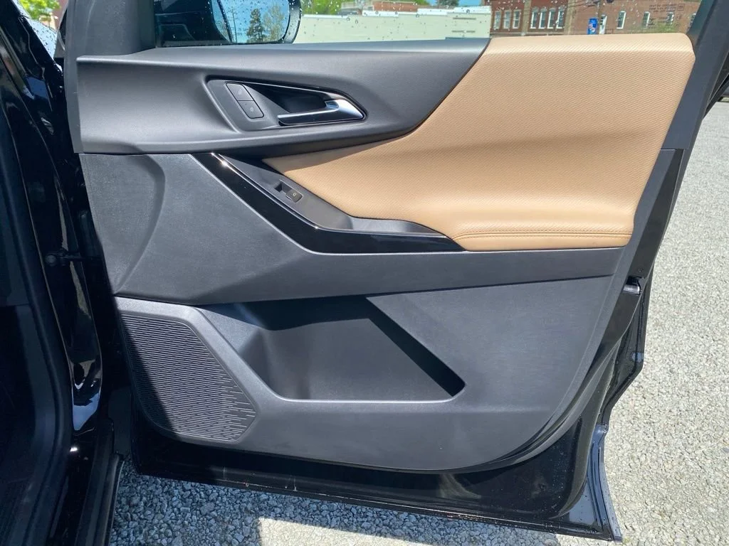 New 2026 Mosaic Black Metallic Chevrolet ACTIV image 21