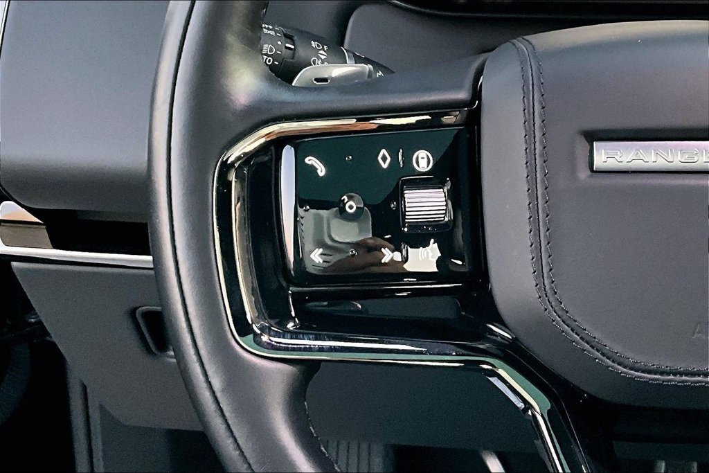 Certified Used 2025 British Racing Green SV Bespoke Ultra Met Gloss Land Rover Dynamic SE image 11