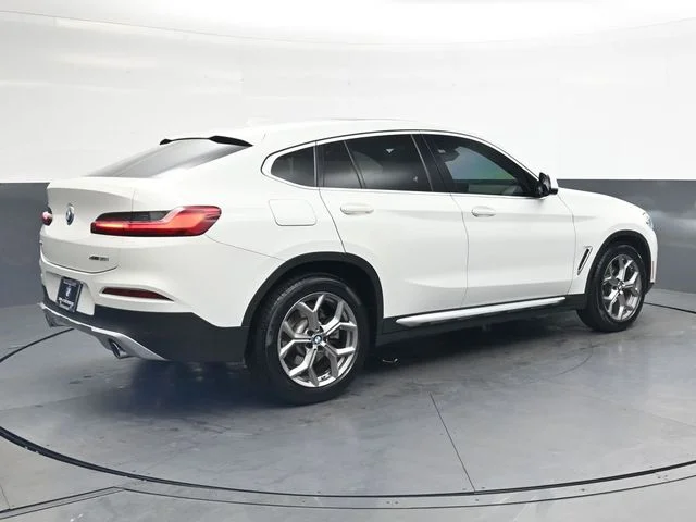 Used 2021 White BMW xDrive30i image 4