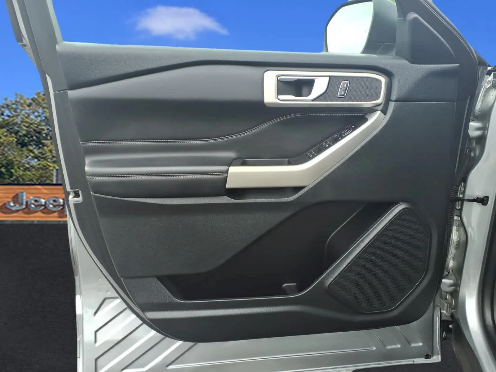 Used 2023 Iconic Silver Ford XLT image 12