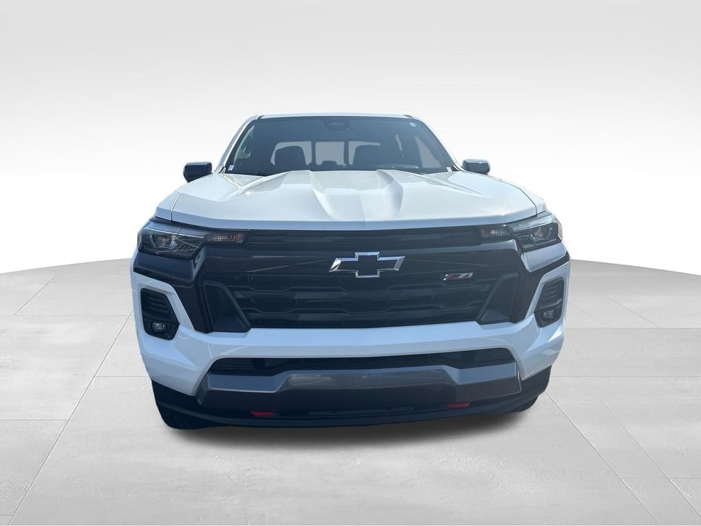 Used 2025 White Chevrolet Z71 image 8
