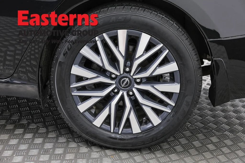 Used 2023 Black Nissan 2.5 SV image 33