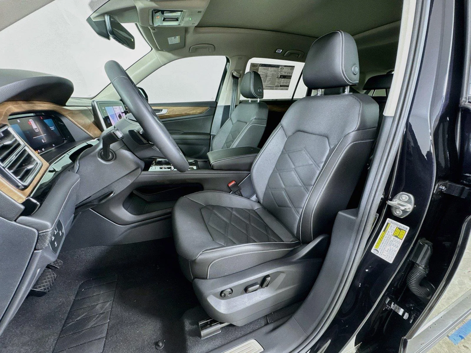 New 2026 Deep Black Pearl Volkswagen 2.0T SE w/Technology image 20