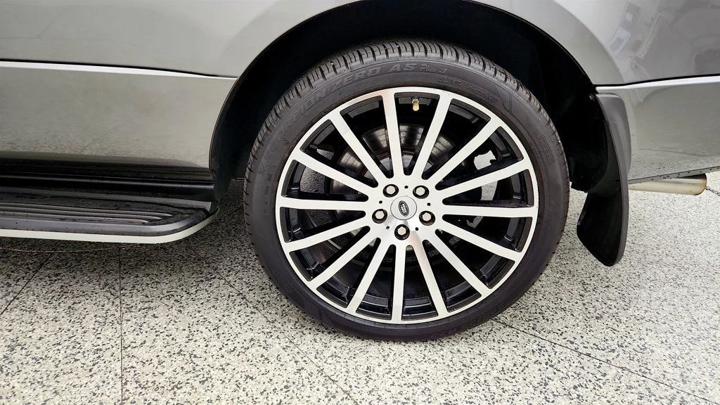 Used 2011 Stornoway Grey Metallic Land Rover 4WD 4dr SC image 9