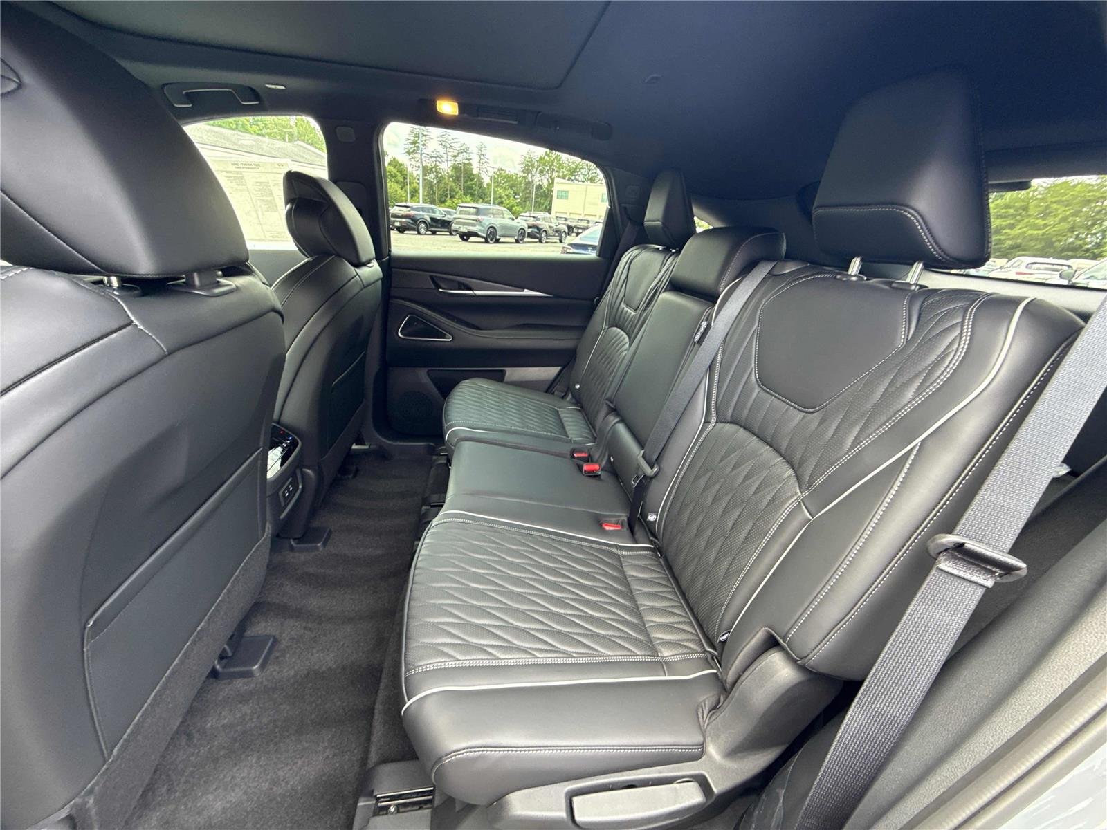 New 2027 2T HRBR GRAY INFINITI Autograph AWD image 12