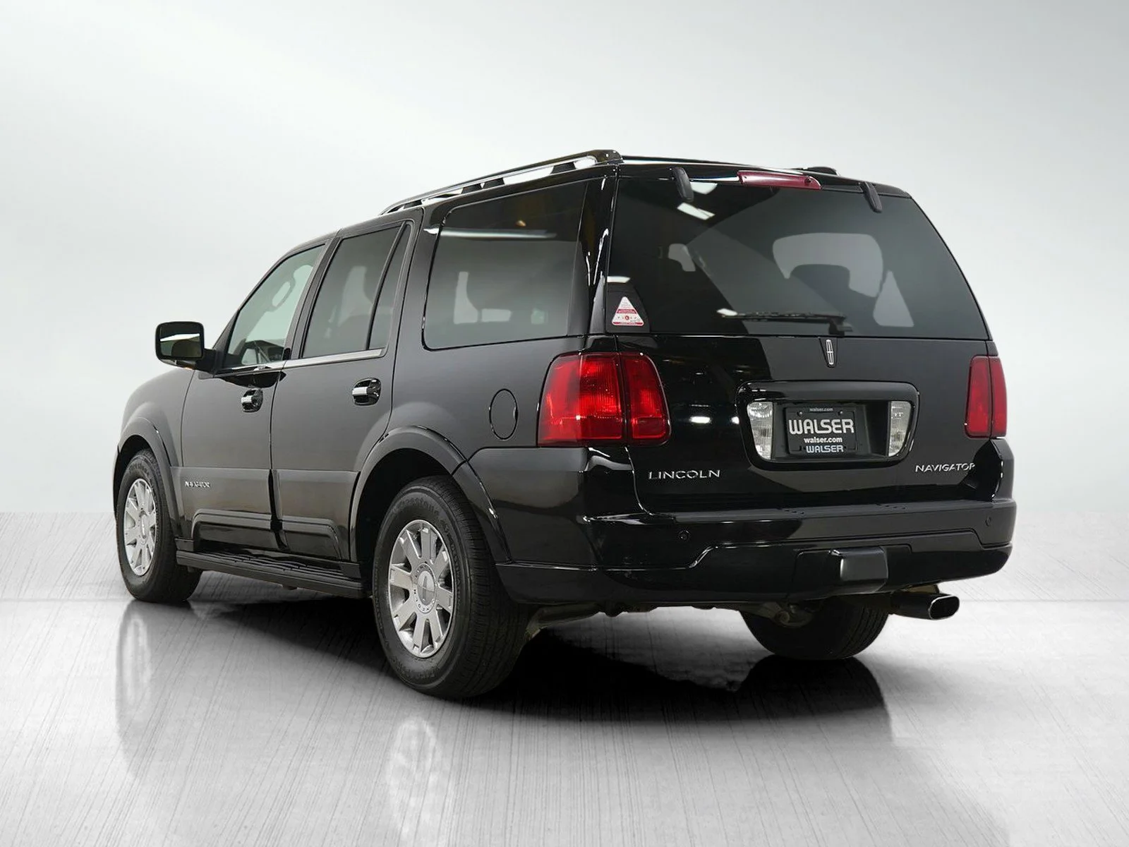 Used 2004 Black Clearcoat Lincoln Ultimate image 3