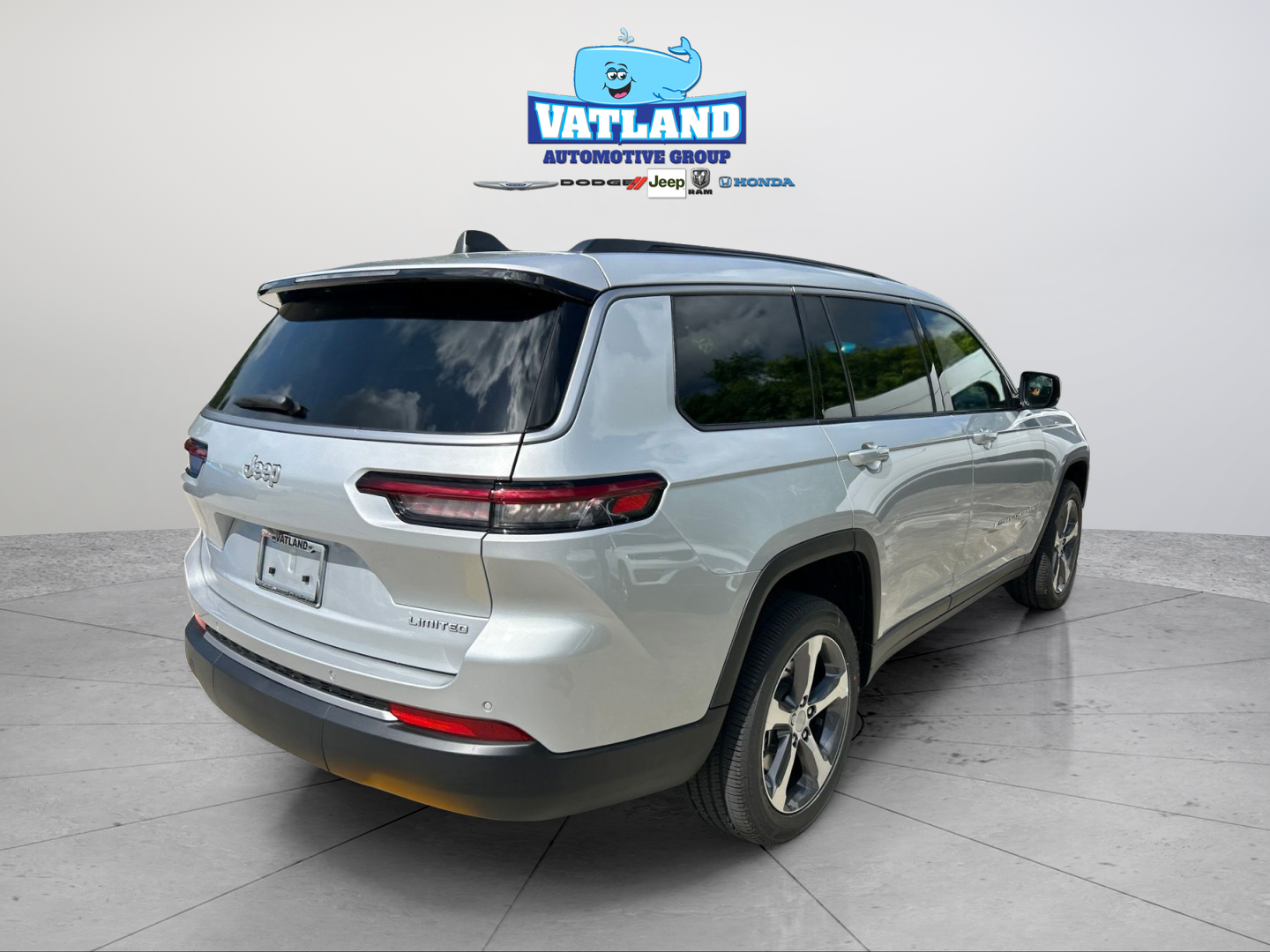 New 2026 Silver Zynith Exterior Paint Jeep Limited image 5