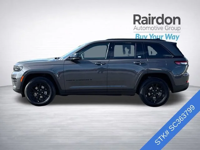 Used 2025 Baltic Gray Metallic Clearcoat Jeep Altitude image 4