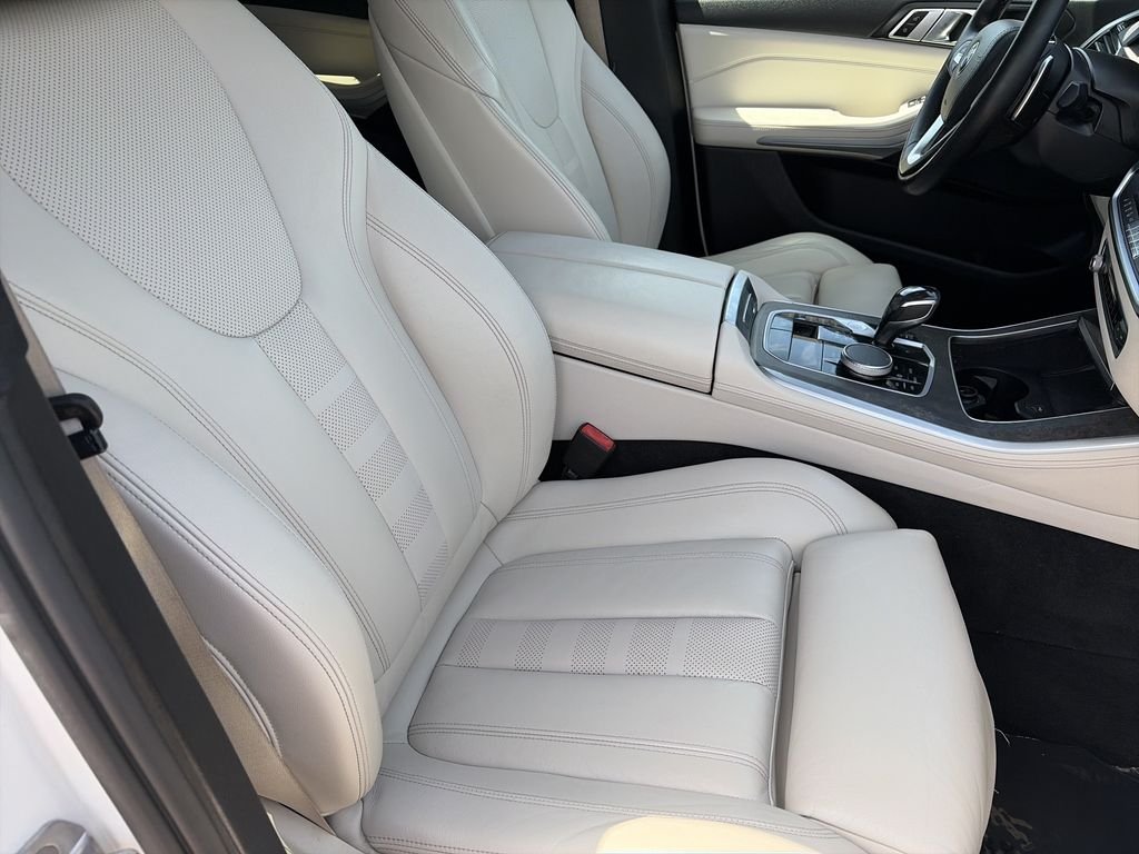 Used 2020 White BMW sDrive40i image 38