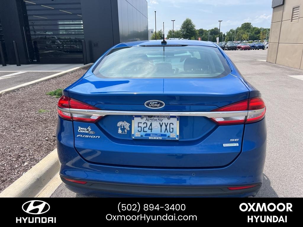 Used 2018 Lightning Blue Ford SE image 10