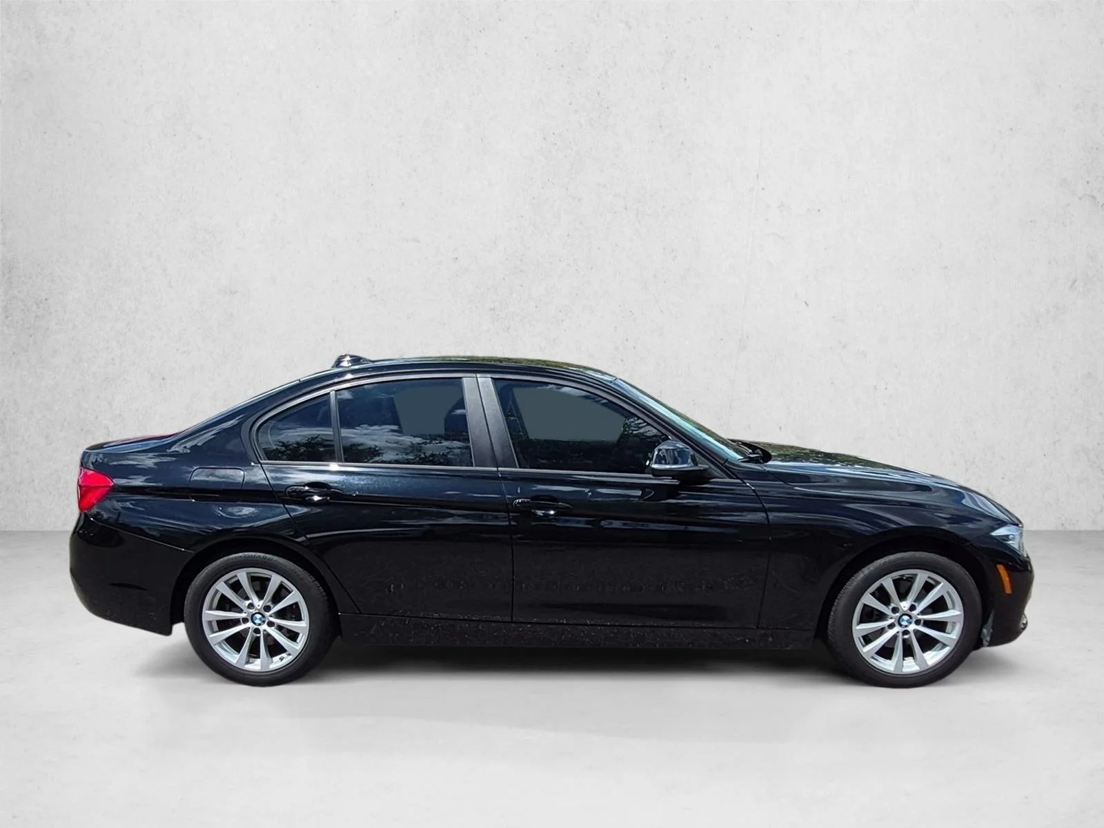 Used 2018 Jet Black BMW 320i image 4
