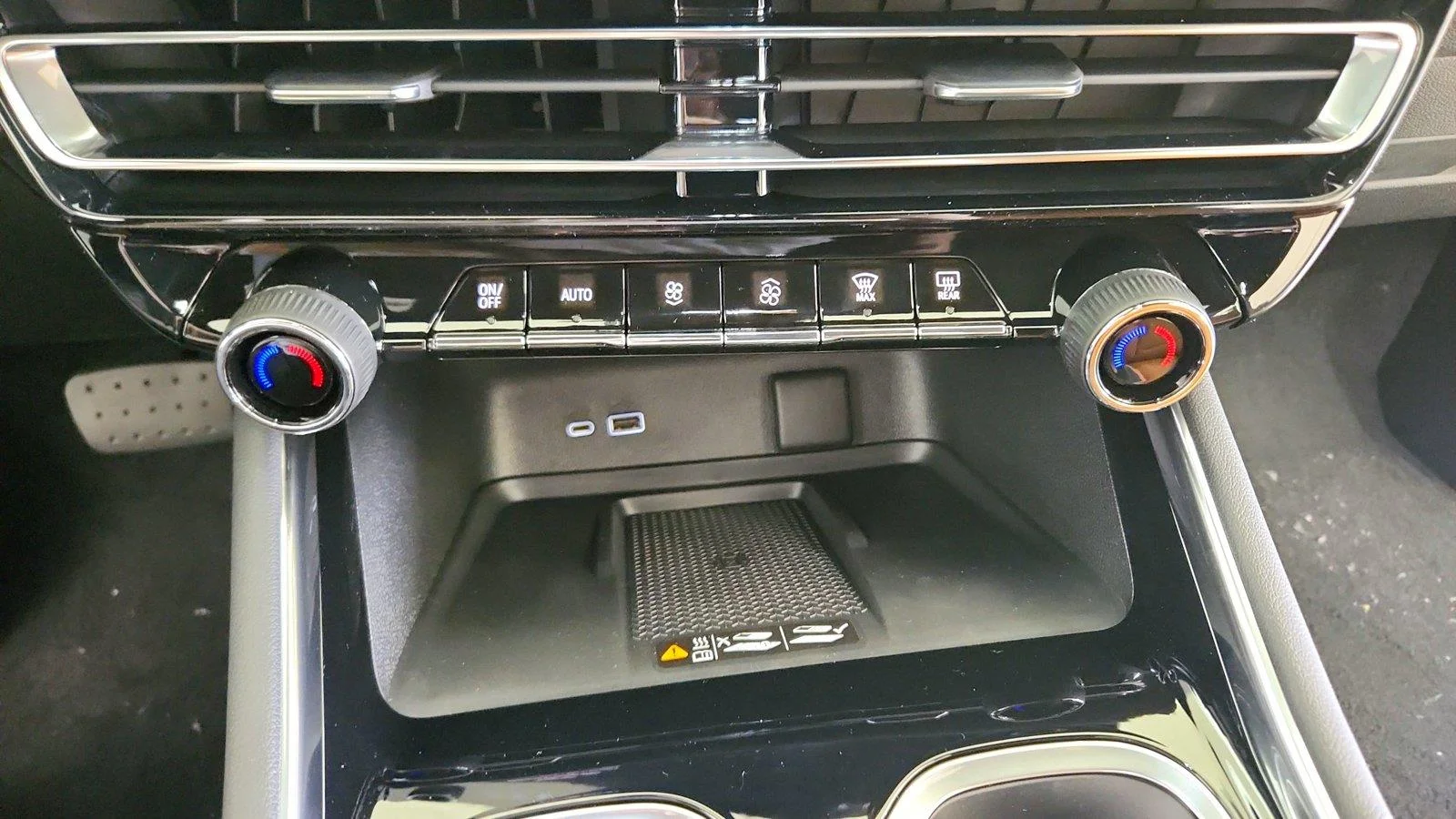 2027 Chevrolet Traverse Z71 - Photo 22