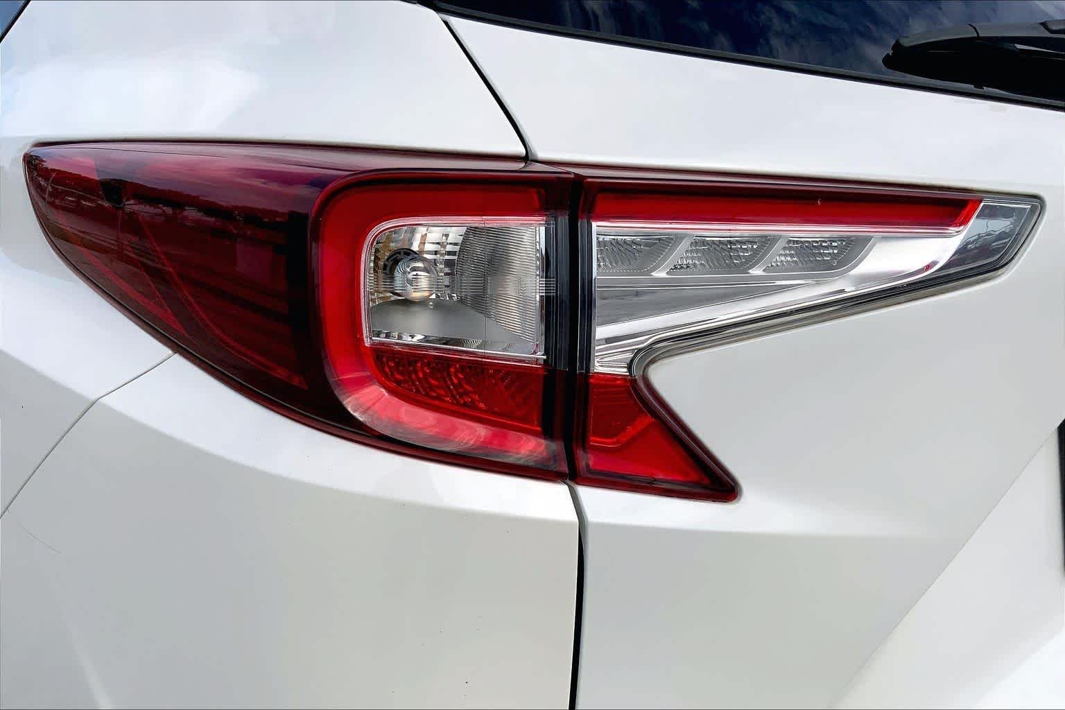 Used 2019 White Diamond Pearl Acura  image 28
