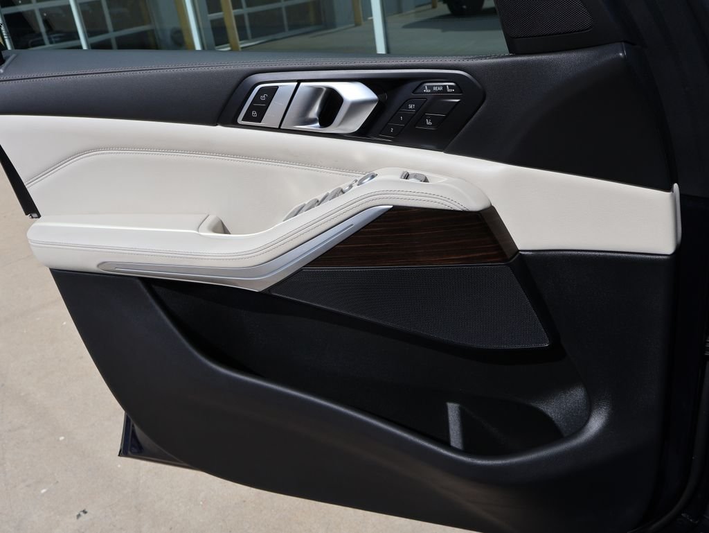 Used 2023 Carbon Black Metallic BMW xDrive40i image 104