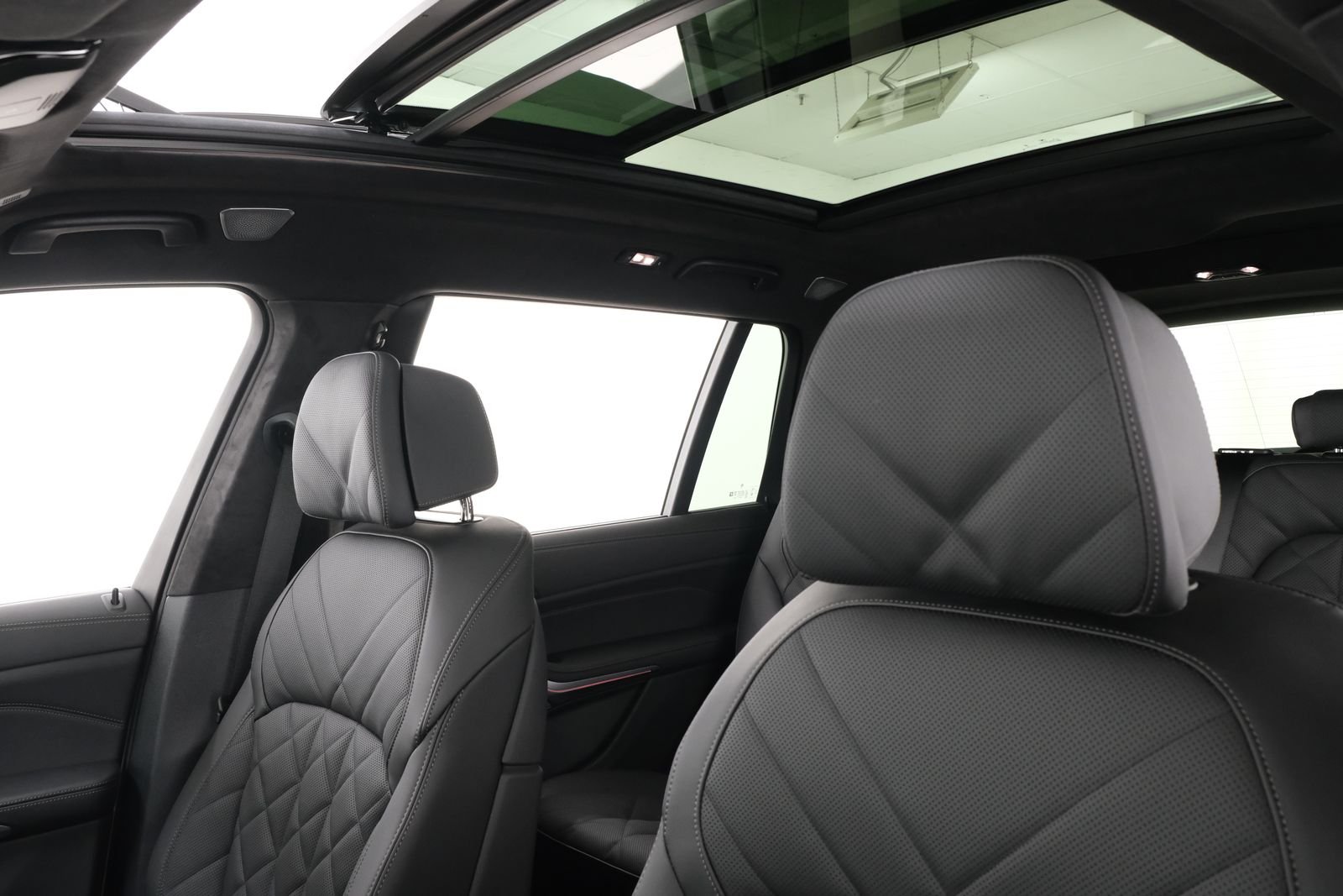 New 2027 Alpine White BMW xDrive40i image 29