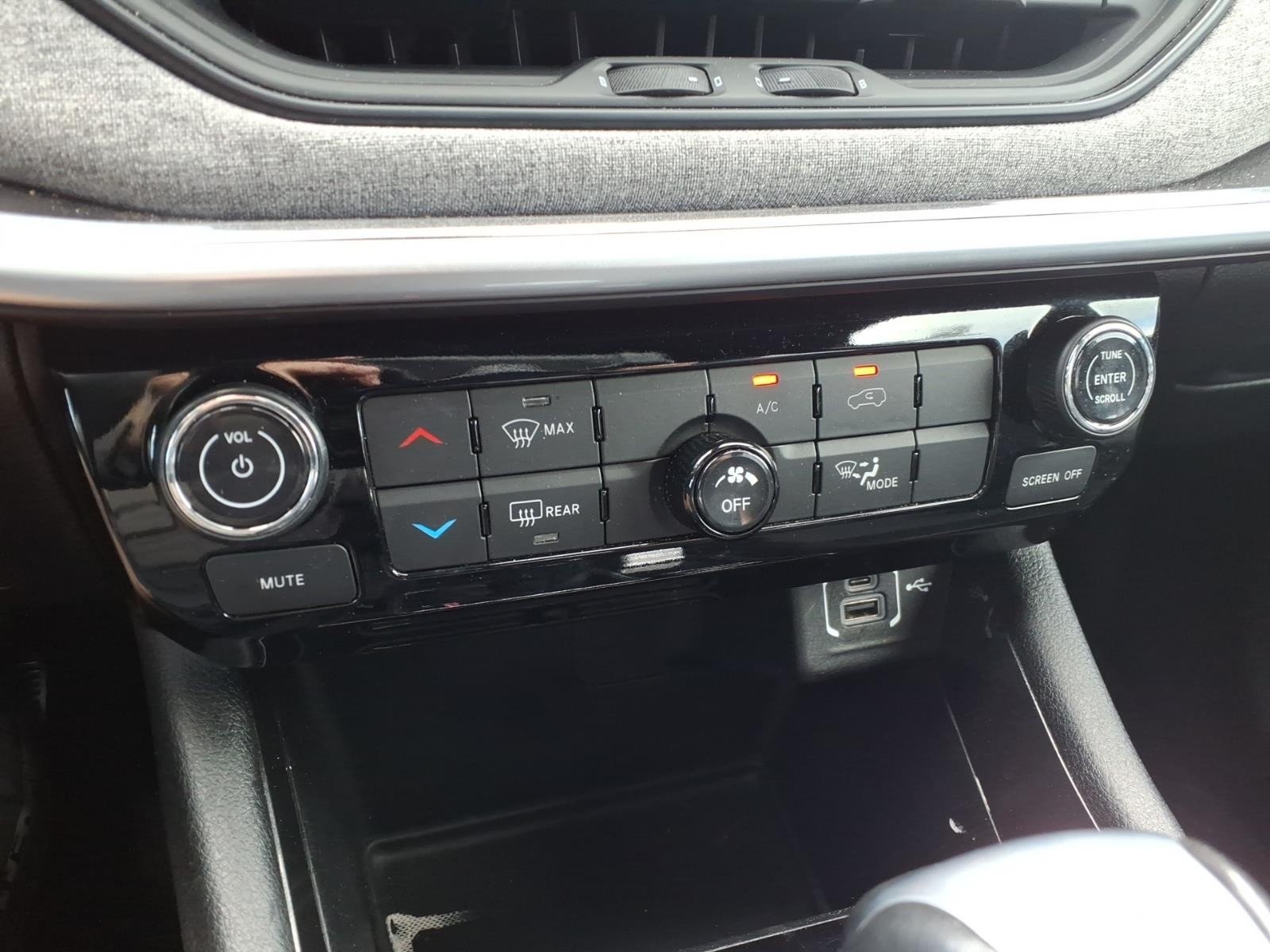 2024 Jeep Compass Latitude Silver at Robbins Nissan