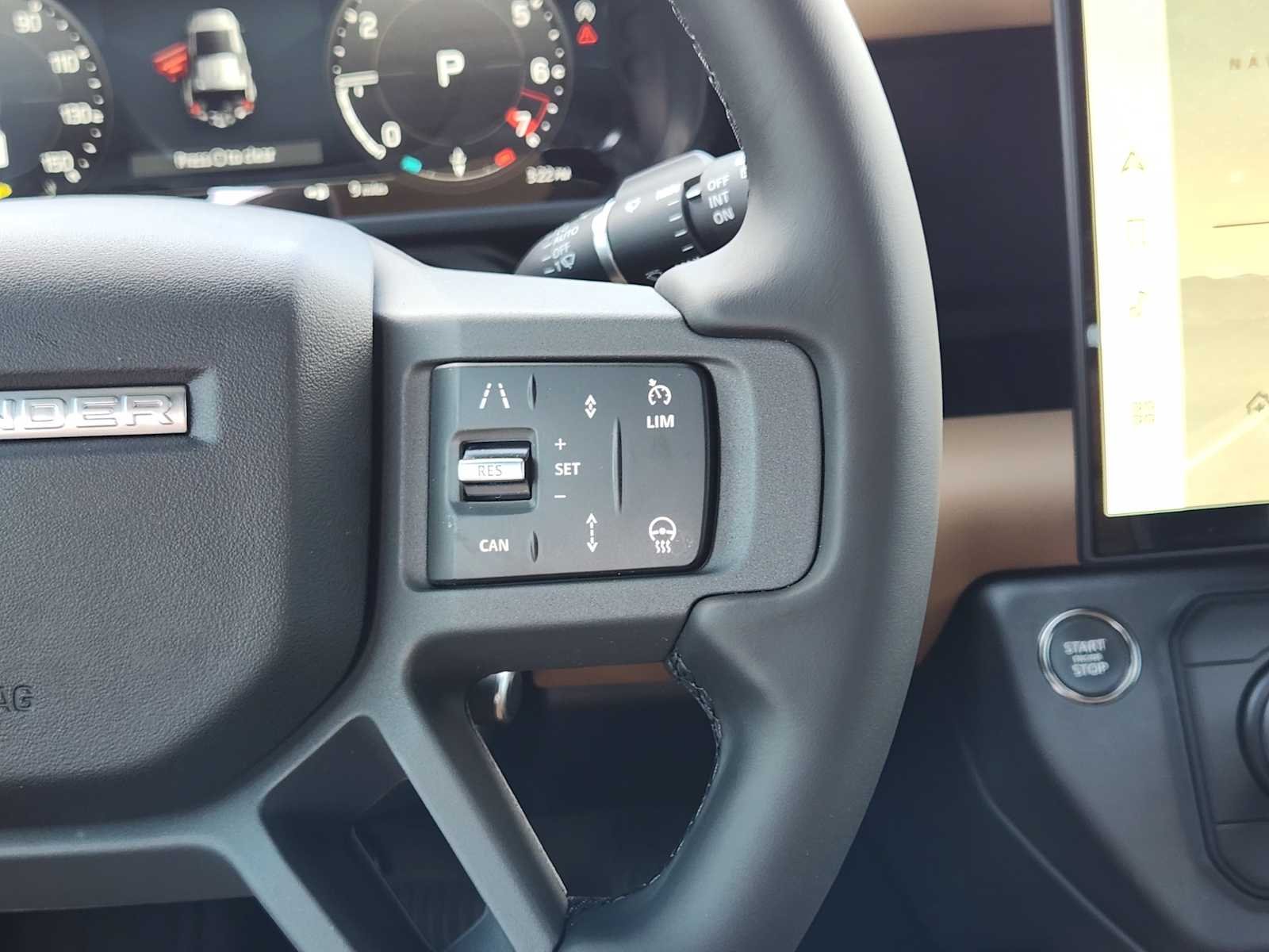 New 2026 Fuji White LAND ROVER X-Dynamic SE image 27