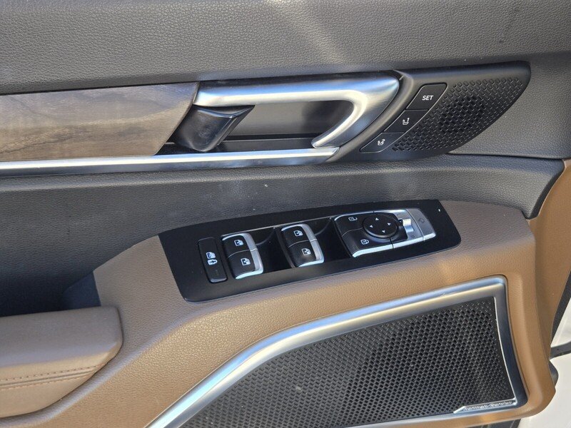 Used 2021 White Pearl KIA SX AWD image 18