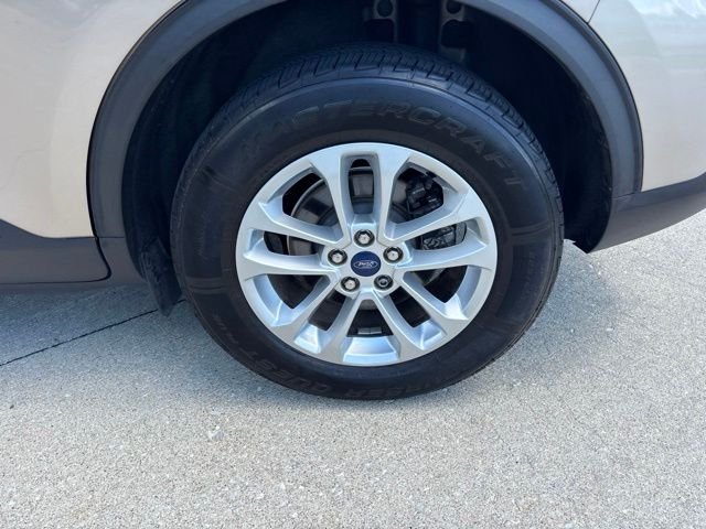 Used 2021 Gold Ford SE image 10