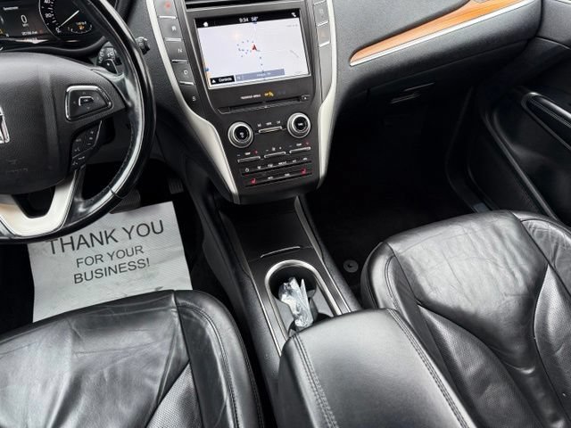 Used 2017 Ingot Silver Lincoln Select image 23