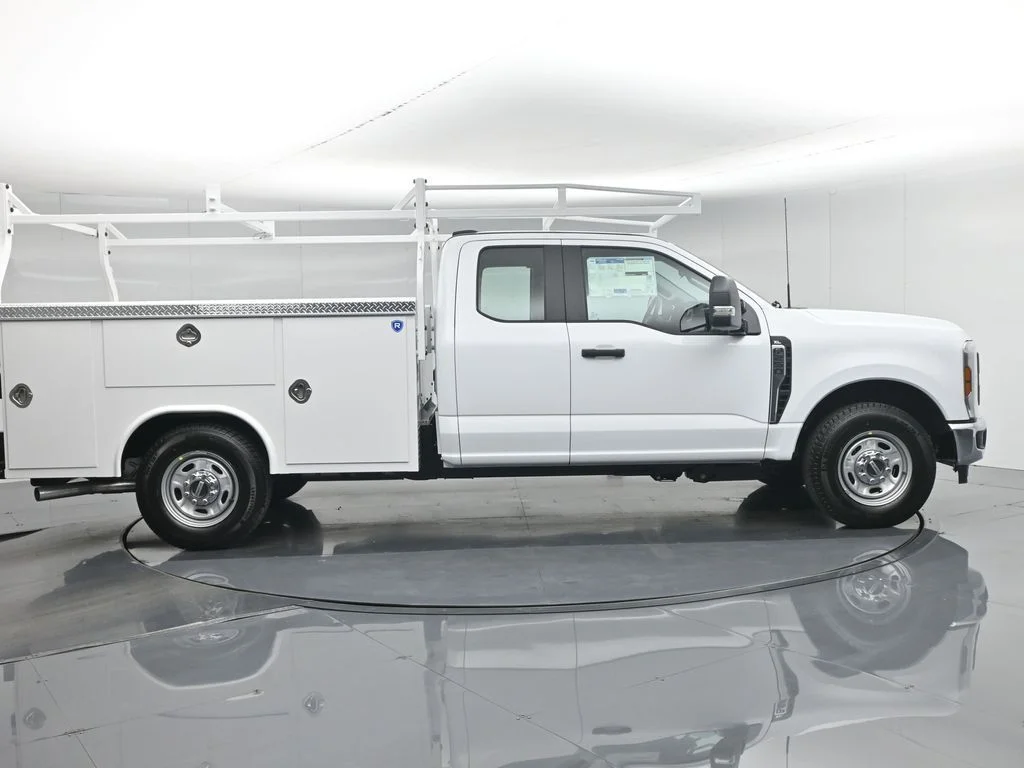 New 2026 Oxford White Ford XL image 29