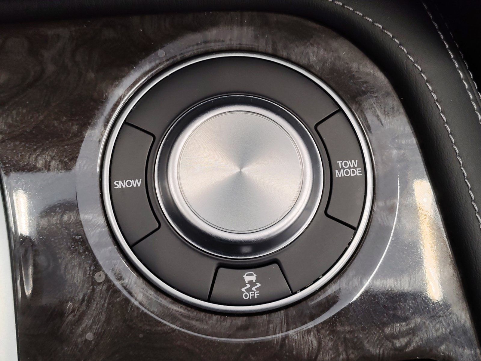Used 2024 Coulis Red Pearl Nissan Platinum image 41
