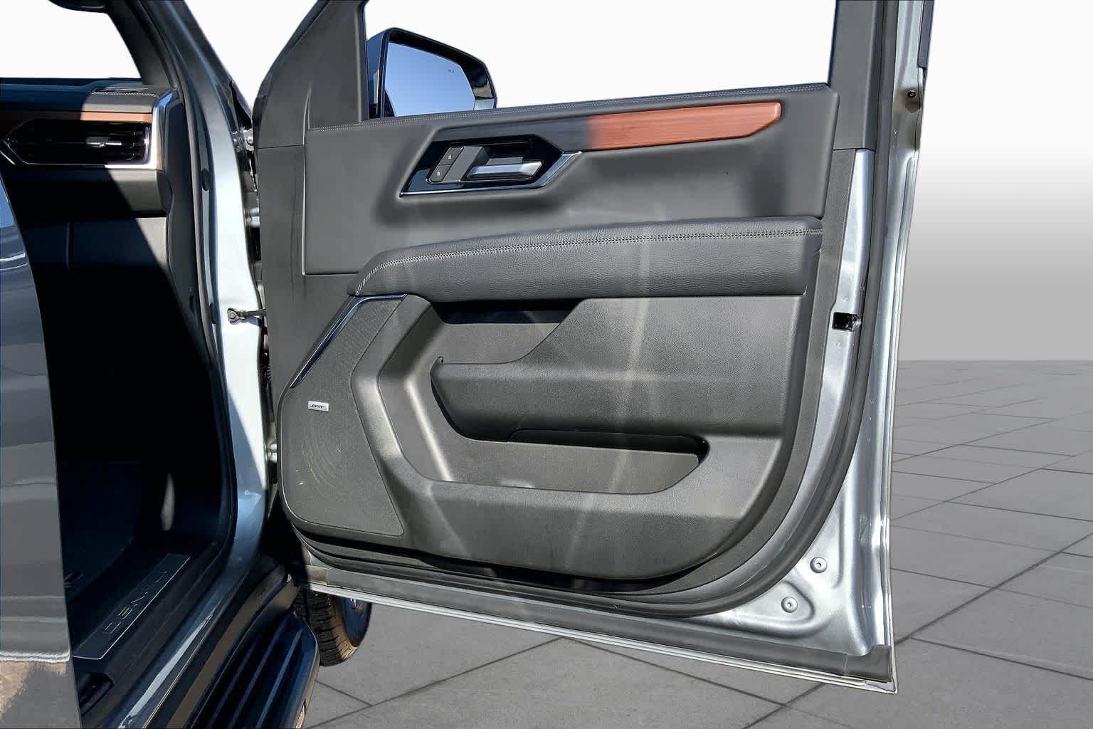 Used 2025 Sterling Metallic GMC Denali image 23
