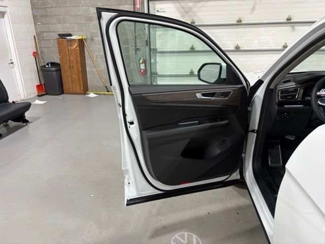 New 2026 White/off-white Volkswagen 2.0T SEL Premium R-Line image 10