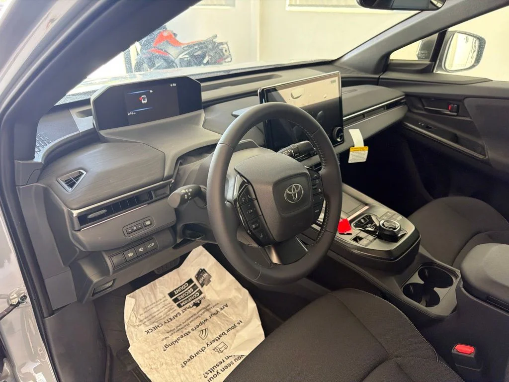 2026 Toyota C-HR SE - Photo 12