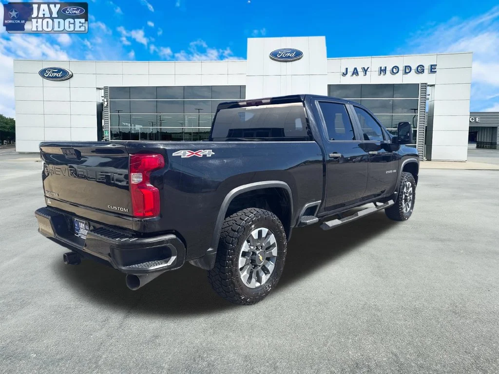 Used 2021 Mosaic Black Metallic Chevrolet Custom image 7