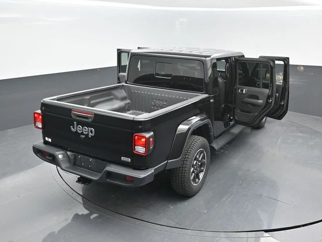 Certified Used 2022 Black Clearcoat Jeep Overland image 23