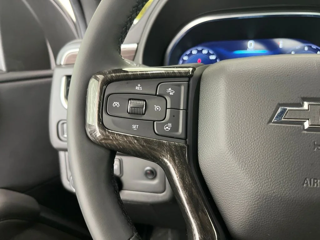 Used 2024 White Chevrolet Z71 image 7