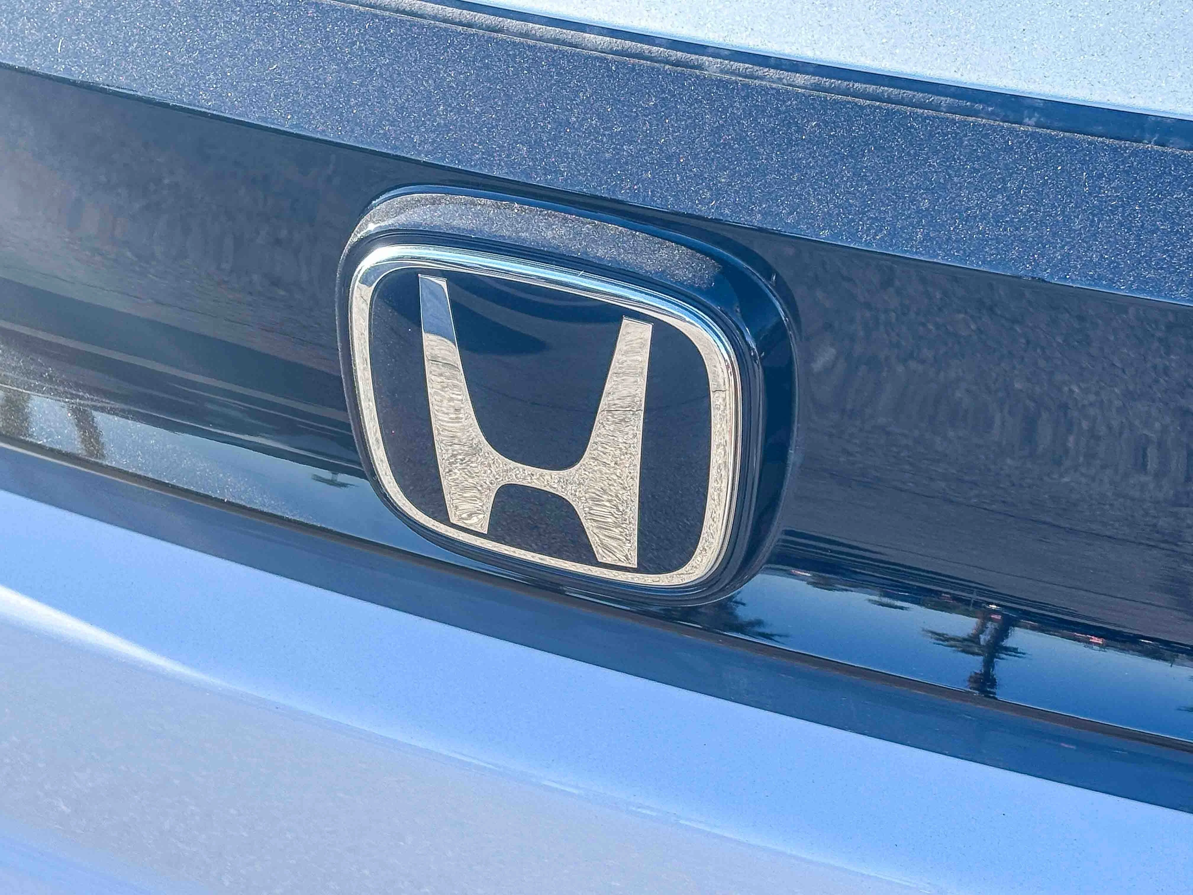 New 2026 Frostline White Pearl Honda Touring image 9