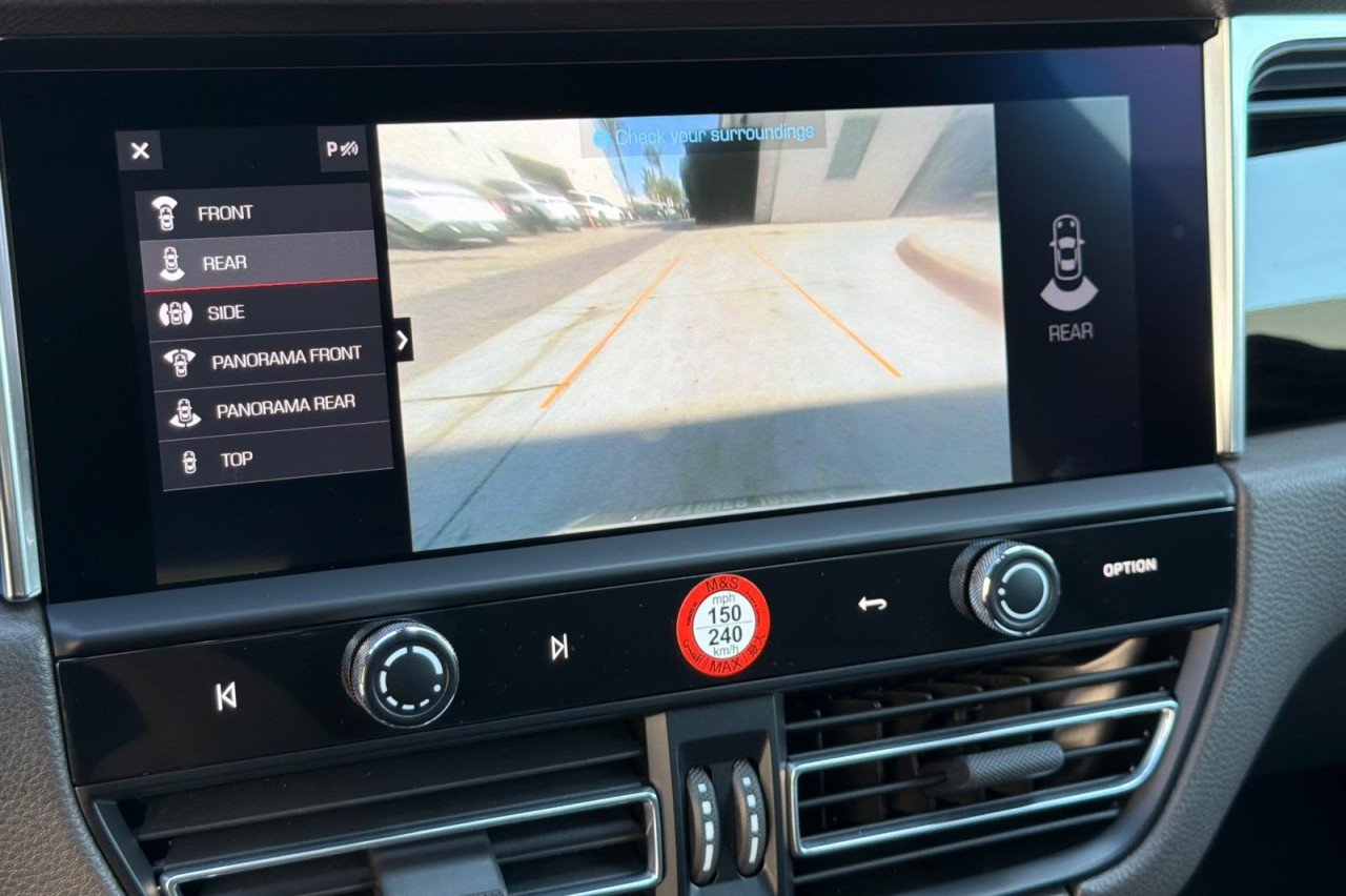 2025 Porsche Macan - Photo 19