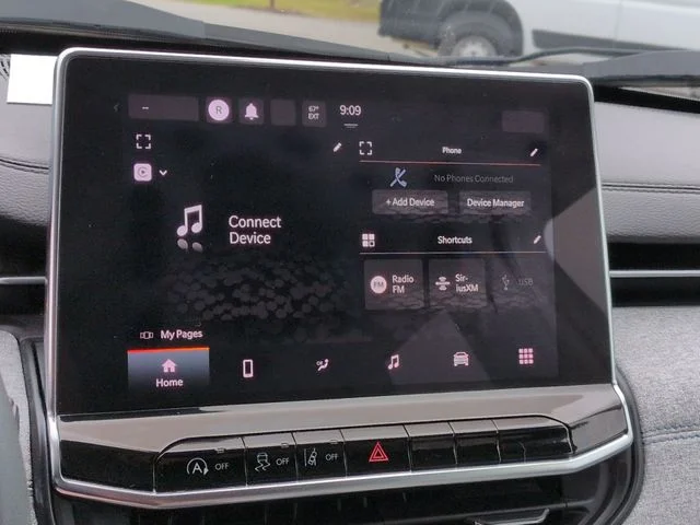 Used 2022 White Jeep Latitude image 20