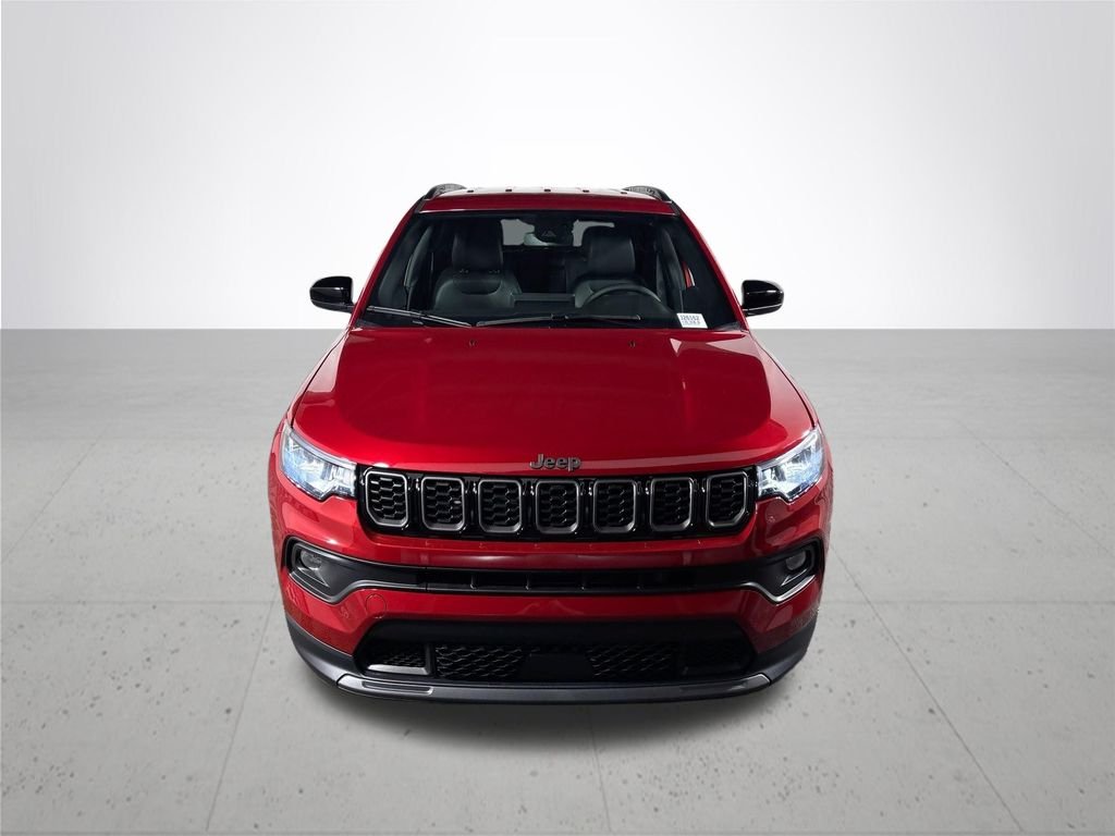 New 2026 Red Hot Pearl-Coat Exterior Paint Jeep Latitude image 3