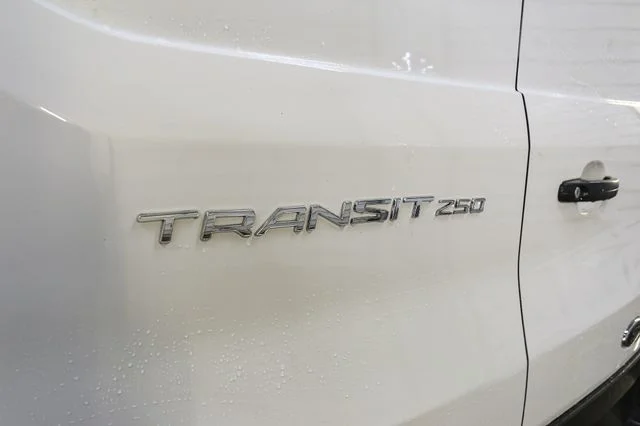 Used 2024  Ford Base image 9
