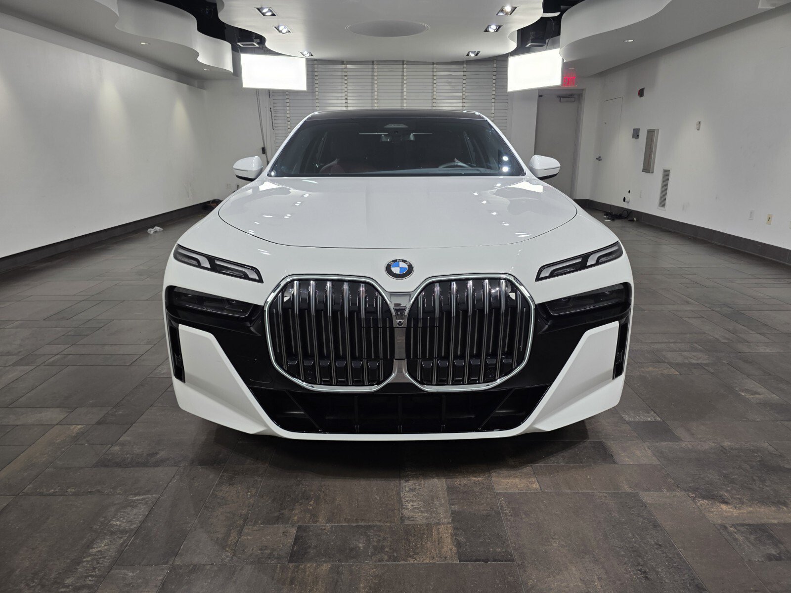 Used 2025 Alpine White BMW 740i xDrive Sedan image 2