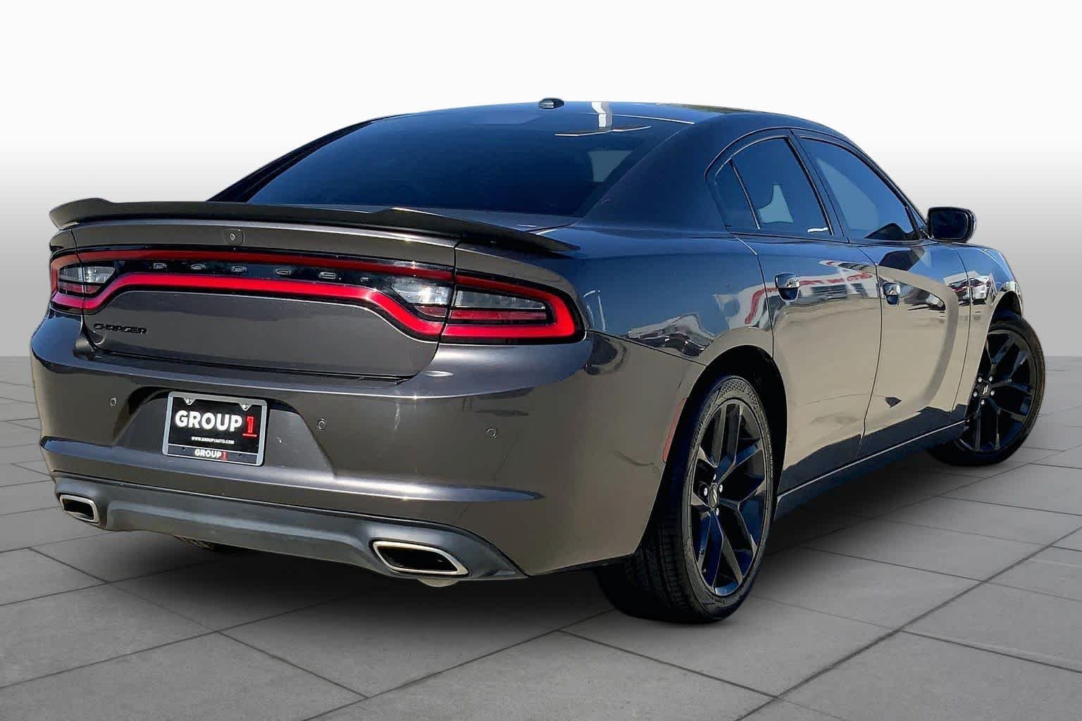 Used 2022 Granite Pearlcoat Dodge SXT image 12