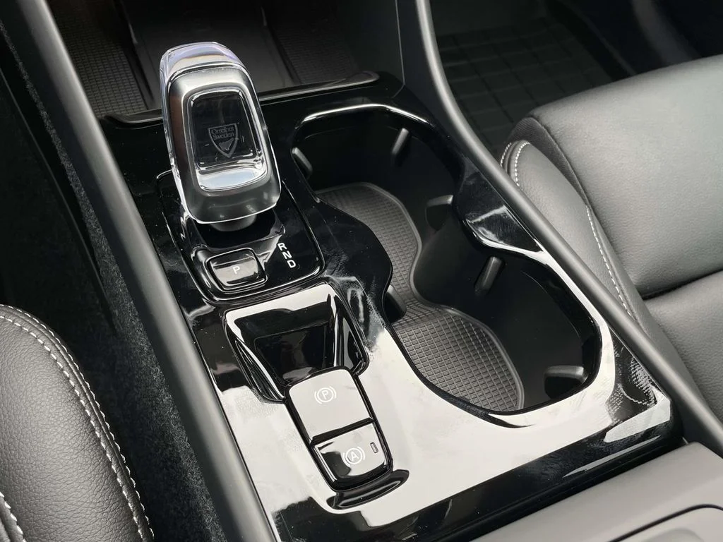 New 2026 Crystal White Volvo Plus image 21